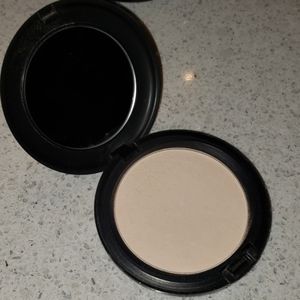 MAC Cosmetics Makeup - FREE - MAC blot powder MAC Cosmetics Makeup - FREE - MAC blot powder